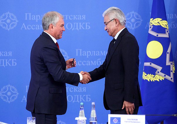 Председатель Государственной Думы Вячеслав Володин и Генеральный секретарь ОДКБ Имангали Тасмагамбетов