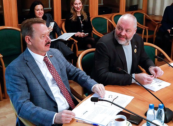 Члены Комитета по развитию Дальнего Востока и Арктики Владимир Новиков и Николай Новичков