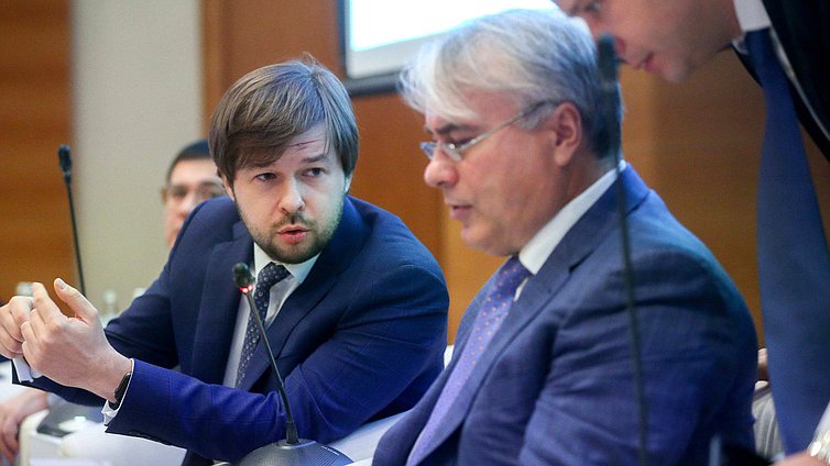 Заместитель Министра энергетики РФ Павел Сорокин и Председатель Комитета по энергетике Павел Завальный