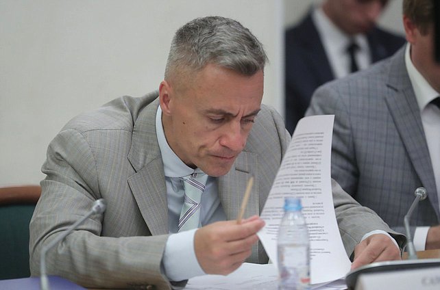 Заместитель Председателя Комитета по вопросам собственности, земельным и имущественным отношениям Владимир Самокиш