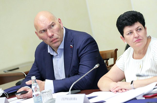 First Deputy Chairman of the Committee on Ecology and Environment Protection Nikolai Valuev and member of the Committee on Culture Olga Germanova