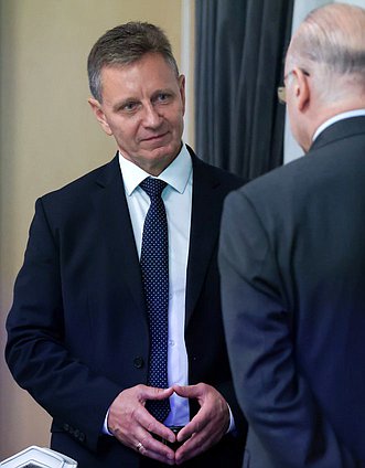 Первый заместитель Председателя Комитета по науке и высшему образованию Владимир Сипягин
