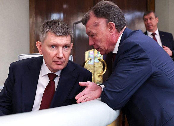 Министр экономического развития РФ Максим Решетников и Председатель Комитета по экономической политике Максим Топилин