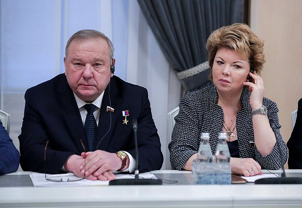 Председатель Комитета по обороне Владимир Шаманов и Председатель Комитета по культуре Елена Ямпольская