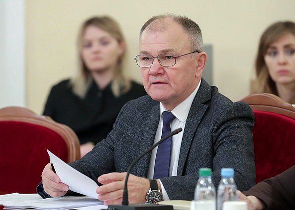 Член Комитета по охране здоровья Николай Щеглов