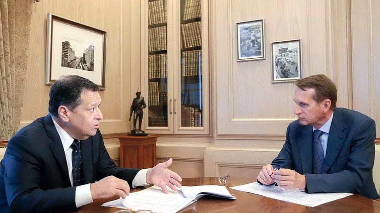 Встреча председателя Государственной Думы С.Е. Нарышкина с председателем комитета ГД по бюджету и налогам А. Макаровым.