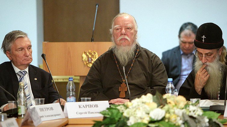 Заседание секции на тему "Наследие Святой Руси и вызовы современного мира".