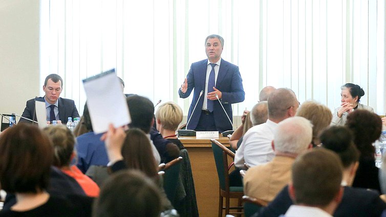 Председатель Государственной Думы Вячеслав Володин во время заседания рабочей группы по работе над законопроектом о реновации жилья