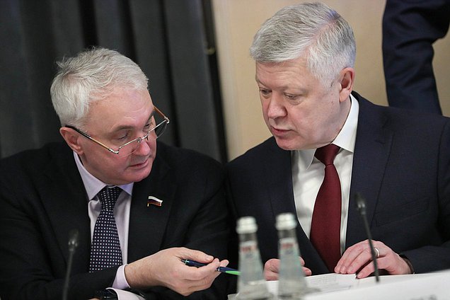 Chairman of the Committee on Defence Andrey Kartapolov and Chairman of the the Committee on Security and Corruption Control Vasily Piskarev