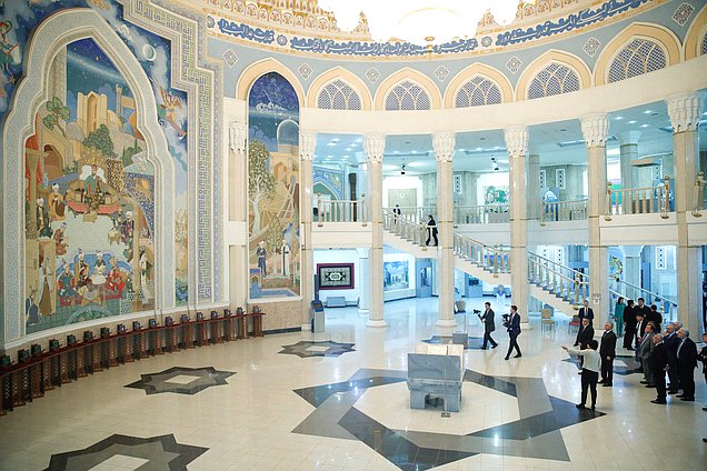 Председатель Государственной Думы Вячеслав Володин и члены российской делегации посетили Государственный музей истории Тимуридов