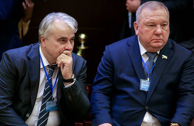 Chairman of the Committee on Energy Pavel Zavalnyi and Chairman of the Committee on Defence Vladimir Shamanov