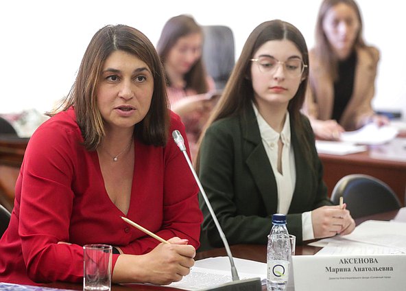 Круглый стол Комитета по молодежной политике на тему «Законодательное закрепление возможности передачи детей, фактически оставшихся без попечения родителей, под предварительную и временную опеку (попечительство)»
