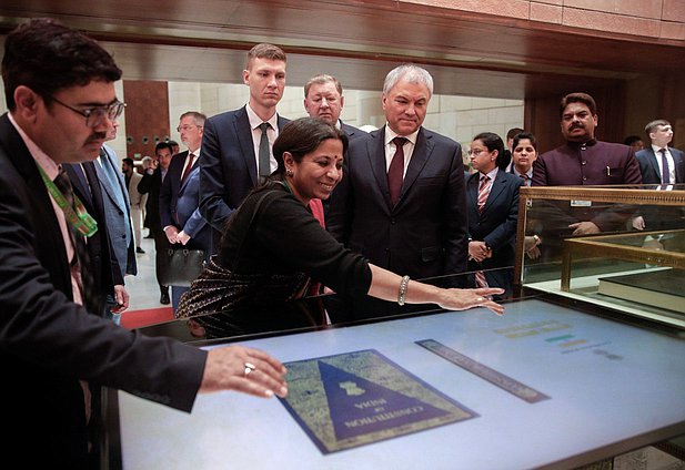 Jefe de la Duma Estatal Vyacheslav Volodin. Visita al Museo del Parlamento de la República de la India