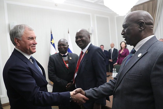 Vyacheslav Volodin, Jefe de la Duma Estatal, y Mathieu Simplice Sarandji, jefe de la Asamblea Nacional de la República Centroafricana