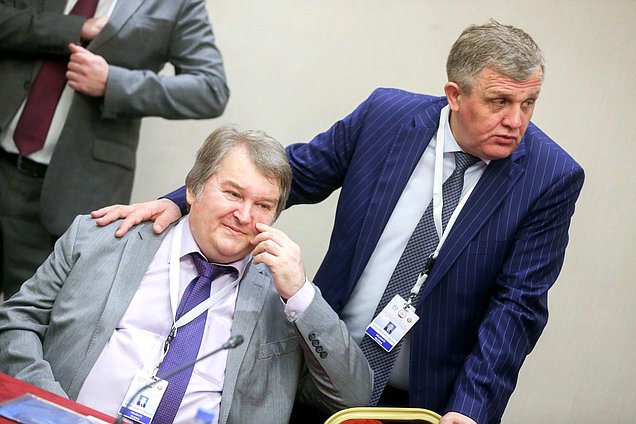 First Deputy Chairman of the Committee on State Building and Legislation Mikhail Emelianov and First Deputy Chairman of the Committee on Labor, Social Policy and Veterans' Affairs Nikolai Kolomeitsev