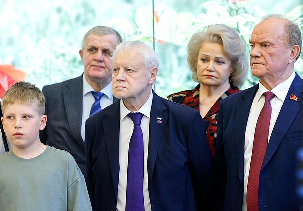 Руководитель фракции "Справедливая Россия - За правду" Сергей Миронов и руководитель фракции КПРФ Геннадий Зюганов
