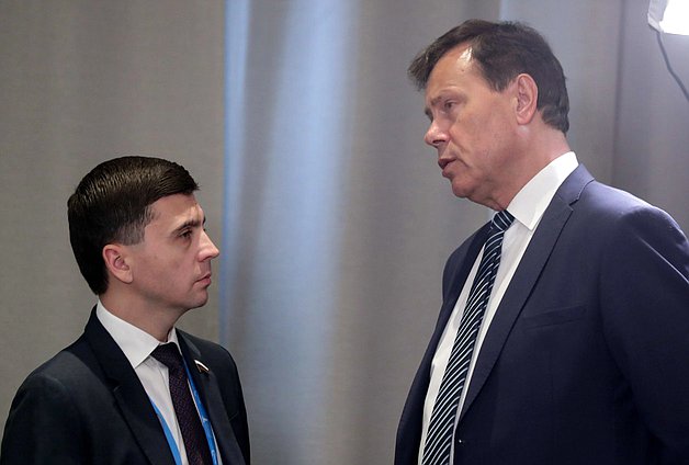 Deputy Chairman of the Committee on Issues of Nationalities Ruslan Balbek and First Deputy Chairman of the Committee on Economic Policy, Industry, Innovation, and Entrepreneurship Nikolai Arefiev