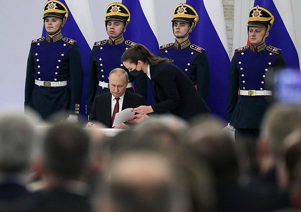 Церемония подписания договора о вступлении в состав России новых территорий