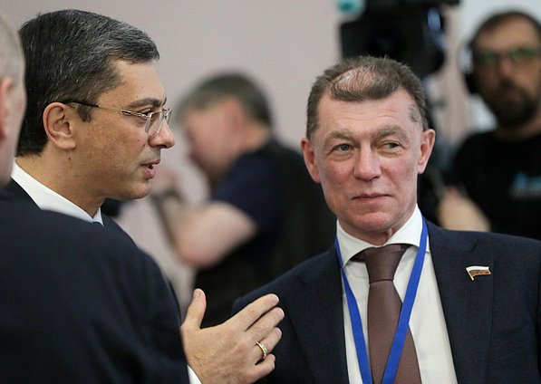 Председатель Комитета по промышленности и торговле Владимир Гутенев и Председатель Комитета по экономической политике Максим Топилин