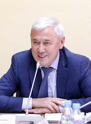Председатель Комитета по финансовому рынку Анатолий Аксаков во время заседания Комитета по финансовому рынку.