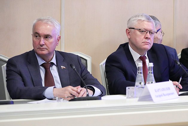 Chairman of the Committee on Defence Andrey Kartapolov and Chairman of the Committee on Security and Corruption Control Vasily Piskarev