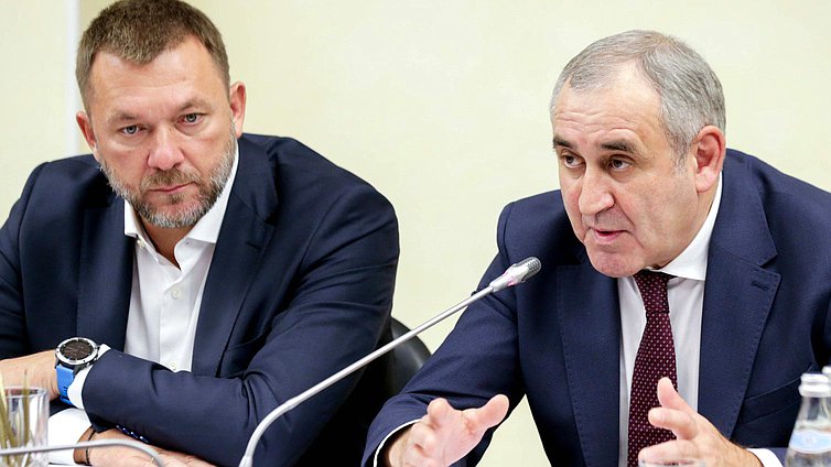 Member of the Committee on Issues of Public Associations and Religious Organizations Dmitriy Sablin and Deputy Chairman of the State Duma Sergei Neverov