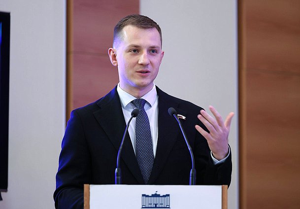 Председатель Комитета по молодежной политике Артем Метелев