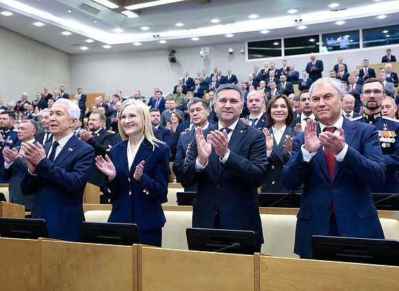 Руководитель фракции "Единая Россия" Дмитрий Кобылкин и члены фракции Вячеслав Володин, Владимир Васильев и Ирина Яровая