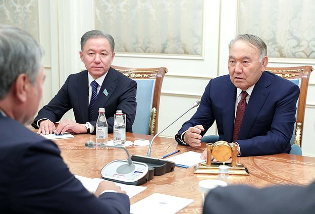 Chairman of the Mazhilis of the Parliament of the Republic of Kazakhstan Nurlan Nigmatulin and First President of the Republic of Kazakhstan Nursultan Nazarbayev