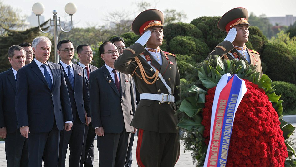 Председатель Государственной Думы Вячеслав Володин возложил венок к монументу "Освобождение"