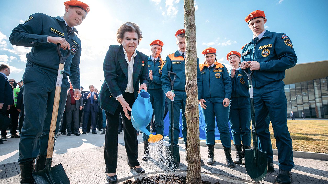 Вячеслав Володин и Валентина Терешкова заложили Аллею космонавтов в  аэропорту «Гагарин»