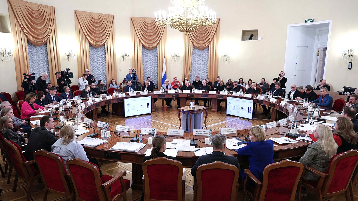 Круглый стол на тему «Государственная поддержка и пути развития отечественной кинематографии»