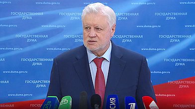 Пресс-подход руководителя фракции «Справедливая Россия» Сергея Миронова