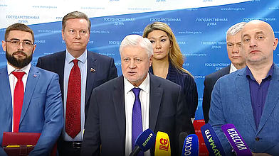 Пресс-подход руководителя фракции «Справедливая Россия» Сергея Миронова
