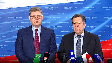 Пресс-подход Председателя Комитета по бюджету и налогам Андрея Макарова и Первого заместителя руководителя фракции «Единая Россия» Андрея Исаева
