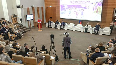 Парламентские слушания на тему "Законодательное регулирование и перспективы развития сферы отдыха и оздоровления детей в Российской Федерации"