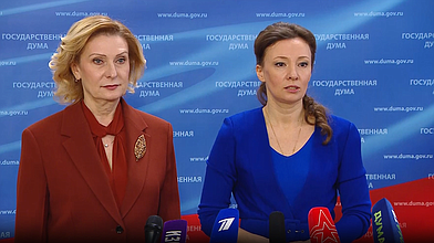 Совместный пресс-подход заместителя Председателя Государственной Думы  Анны Кузнецовой и Заместителя Председателя Совета Федерации Инны Святенко