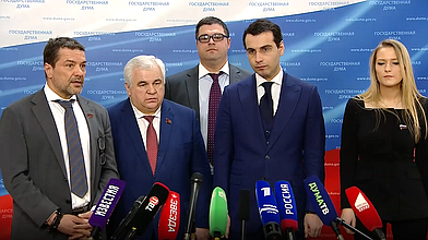 Пресс-подход депутатов ГД Яны Лантратовой, Казбека Тайсаева, Александра Ющенко и Министра иностранных дел Абхазии Инала Ардзинбы на тему «Укрепление политических и экономических связей между Россией и Абхазией»