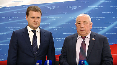 Пресс-подход Председателя Комитета по развитию Дальнего Востока и Арктики Николая Харитонова и Министра Российской Федерации по развитию Дальнего Востока и Арктики Алексея Чекункова