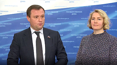 Пресс-подход Председателя Комитета по строительству и ЖКХ Сергея Пахомова