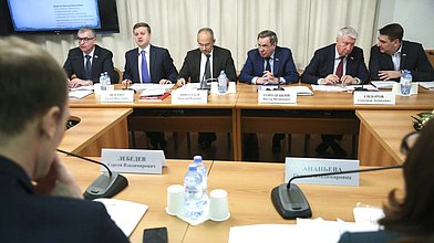 Круглый стол на тему «Система оценки эффективности деятельности органов местного самоуправления и должностных лиц местного самоуправления […]»
