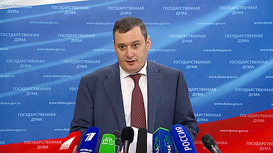 Пресс-подход Председателя Комитета по информационной политике, информационным технологиям и связи Александра Хинштейна