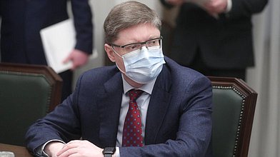 Брифинг Первого заместителя руководителя фракции «Единая Россия» Андрея Исаева, посвященный внесению в ГД законопроекта о защите минимального гарантированного дохода граждан