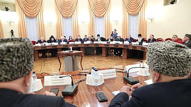 Круглый стол на тему: «Мировые традиционные религии против идеологии нацизма и фашизма в XXI веке»