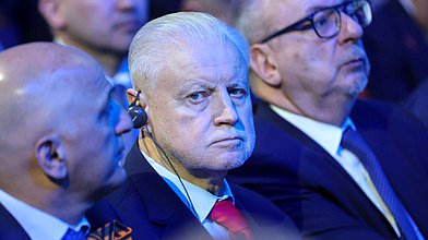 Пресс-подход руководителя фракции "Справедливая Россия - За правду" Сергея Миронова