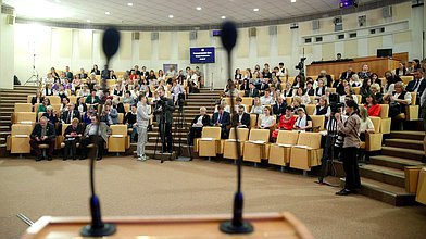 Круглый стол фракции партии «Справедливая Россия — За правду» на тему «Заветы великих просветителей России как ключ к объединению народов»