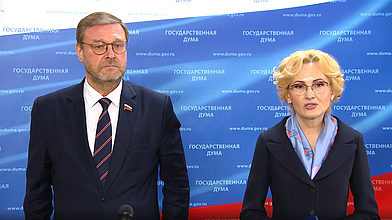 Пресс-подход заместителя Председателя ГД Ирины Яровой и заместителя Председателя СФ Константина Косачева по итогам заседания Парламентской комиссии по расследованию обстоятельств, связанных с созданием американскими специалистами биологических лабораторий на территории Украины