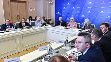 Заседание рабочей группы по вопросам среднего профессионального образования и подготовки профессиональных кадров под руководством заместителя Председателя ГД Виктории Абрамченко