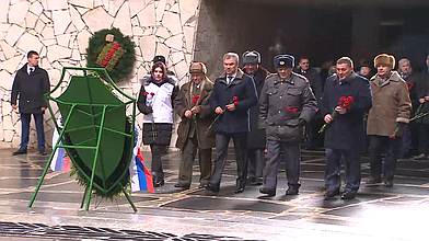 Торжественные мероприятия в мемориальном комплексе «Героям Сталинградской битвы» на Мамаевом кургане в Волгограде, посвященные 74-й годовщине разгрома советскими войсками немецко-фашистских войск в Сталинградской битве