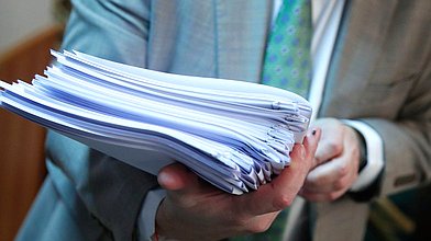 Круглый стол фракции КПРФ на тему "Законодательное регулирование и правоприменение в лесном комплексе Российской Федерации"